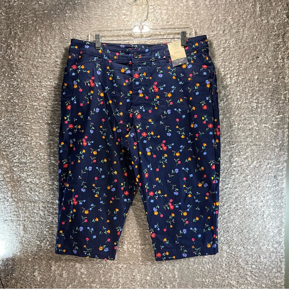 St John’s Bay SIZE 16P Blue Floral Print Capri Pants Mid Rise Pockets NWT